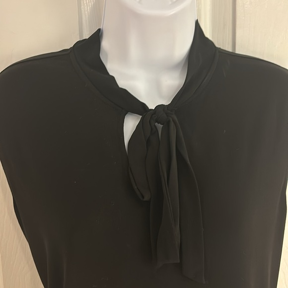 Tahari black sleeveless blouse with bow tie at neck - Picture 2 of 4